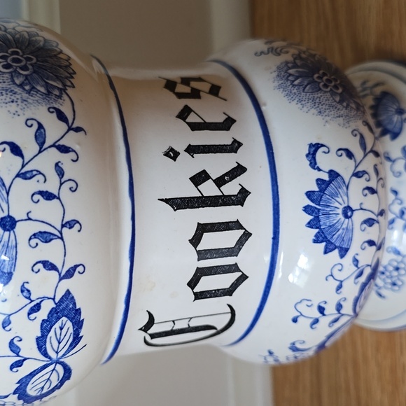 Vintage Blue Flowered Cookie Jar by Blue Onion - Picture 2 of 7